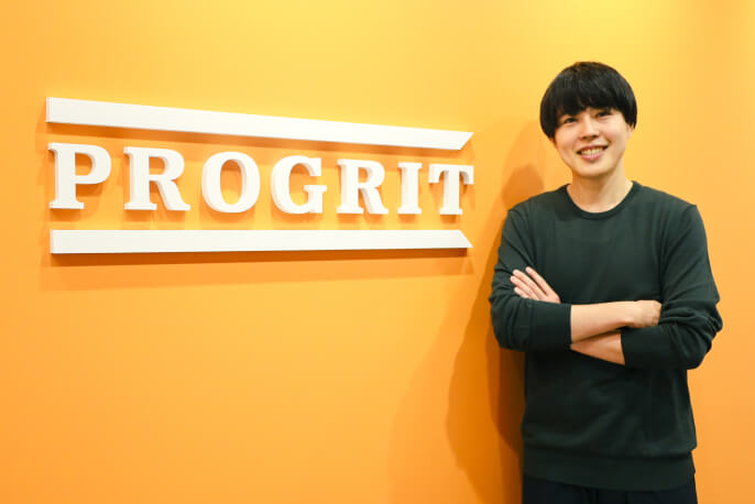 受講生（プログリット校舎前で）