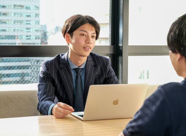カウンセリングで英語力診断テストを受けている様子